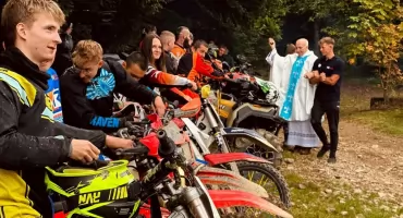 Msza Święta na Torze Przykiec. MTR Osielec zaprasza na wspólną modlitwę i poświęcenie pojazdów