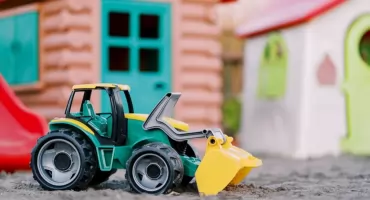 Zabawki rolnicze dla dzieci. Bruder, Rolly Toys czy Stihl?     