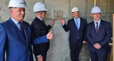 W Jordanowie powstanie magazyn z miejscem ukrycia. Wmurowano kamień węgielny