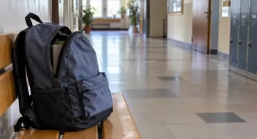 Rutynowe kontrole policji także przy szkołach w powiecie suskim