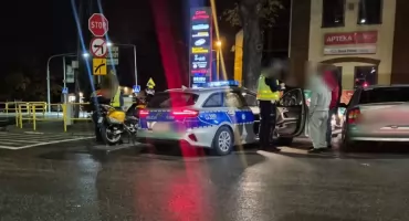 Zderzenie samochodu z motocyklem na rynku w Jordanowie