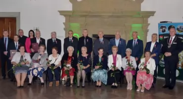 Złote Gody w Suchej Beskidzkiej. Dziewięć par świętowało 50-lecie małżeństwa