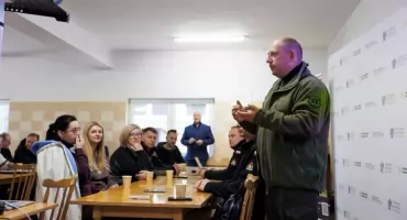 Samorządowcy ćwiczą reagowanie na kryzysy. Szkolenie na strażackim poligonie